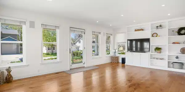 Image 4: living and dining