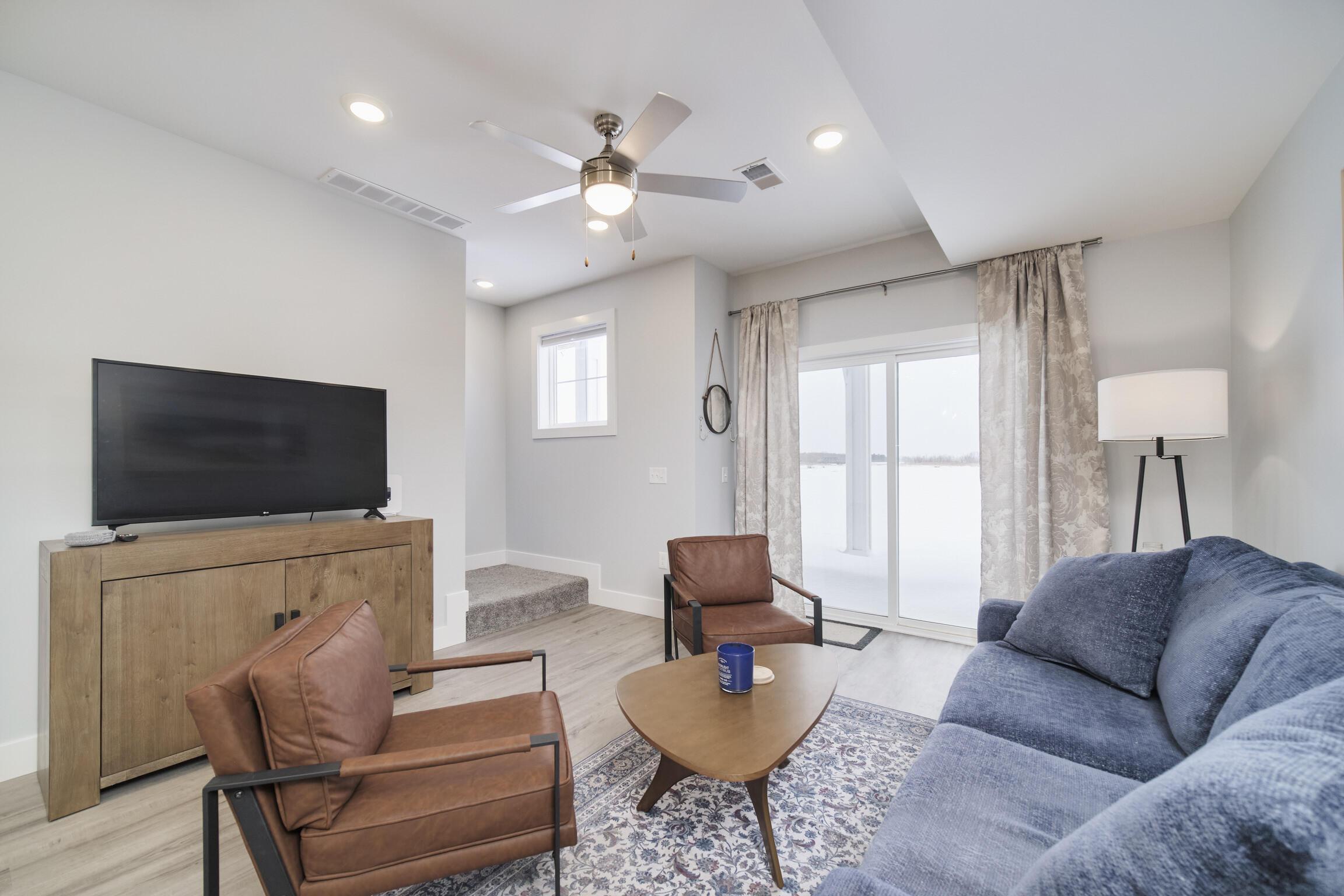 Image 3: 201_Joslin_Cove_Dr-04