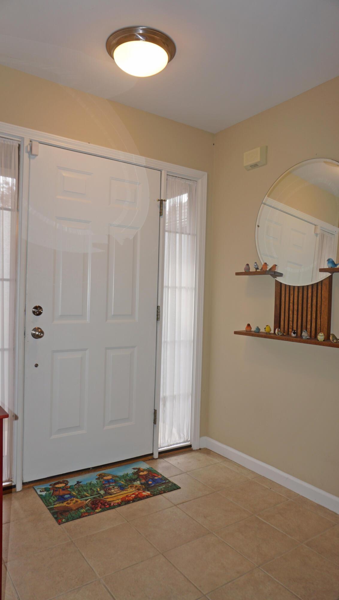 Image 3: Foyer
