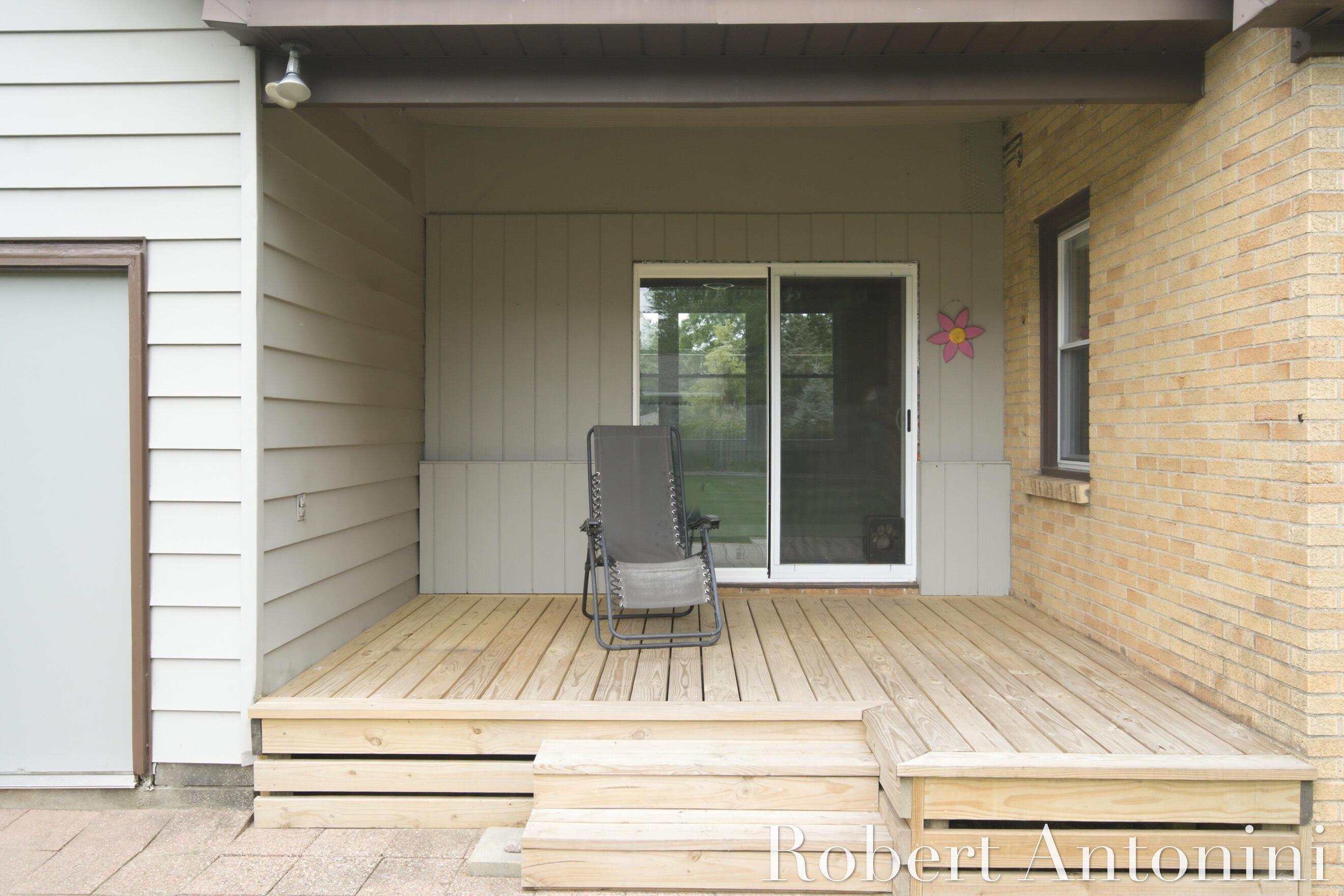 Image 3: Covered Deck
