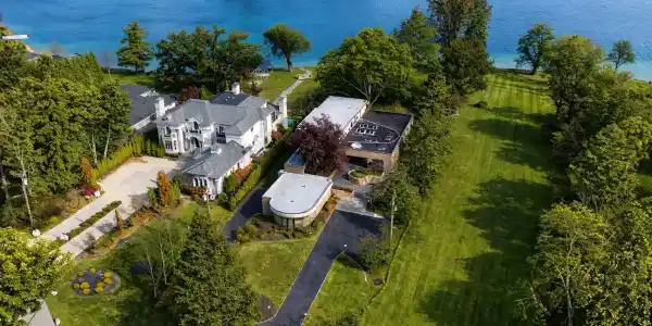 3317 W Shore Drive