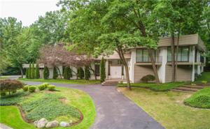 1753 LONG LAKE SHORE Drive