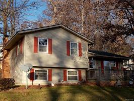 1395 Muskingum Dr Drive
