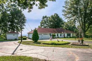 2725 S LAKESHORE