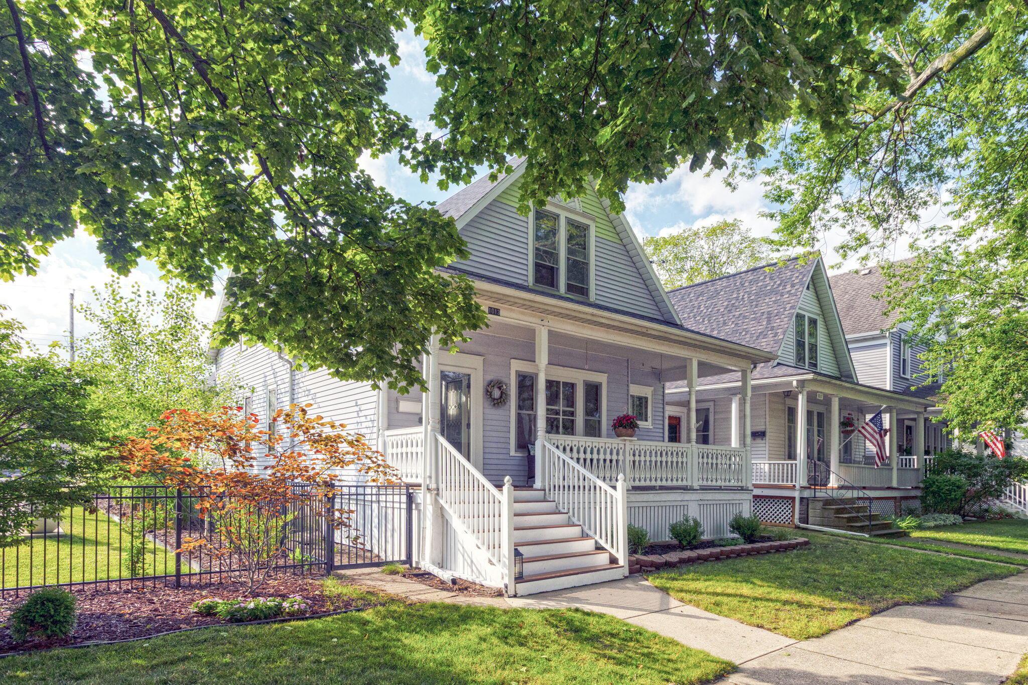 Image 4: 5-web-or-mls-1013StateSt_SkyVibeMedia-66