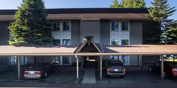 800 CLIFFS Drive