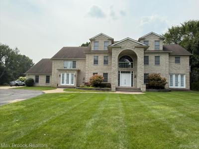 5626 SHADOW Lane