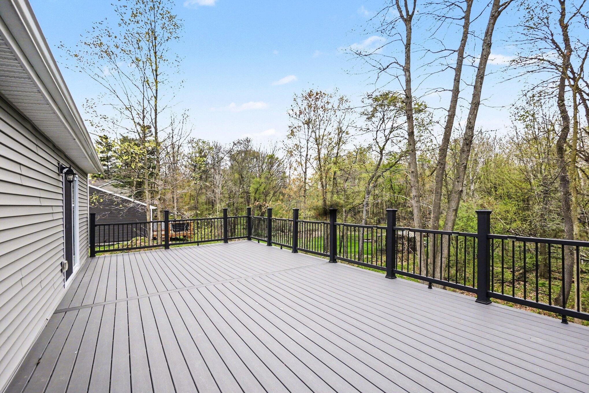Image 4: Deck