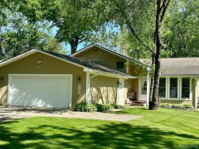 6282 BARKER Drive