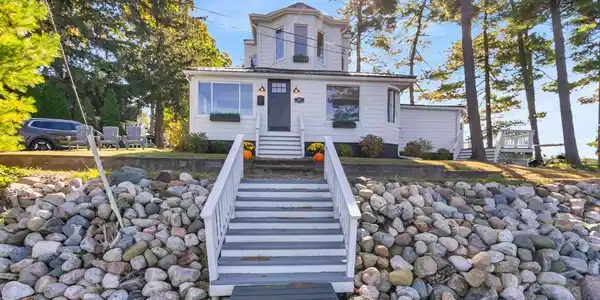 571 WESTPOINTE Ct.