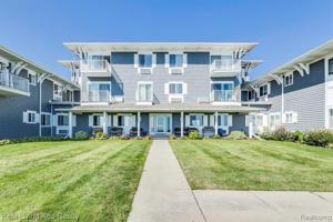 4500 LAKESHORE RD APT 20