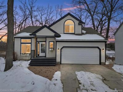 2745 Riverside Drive