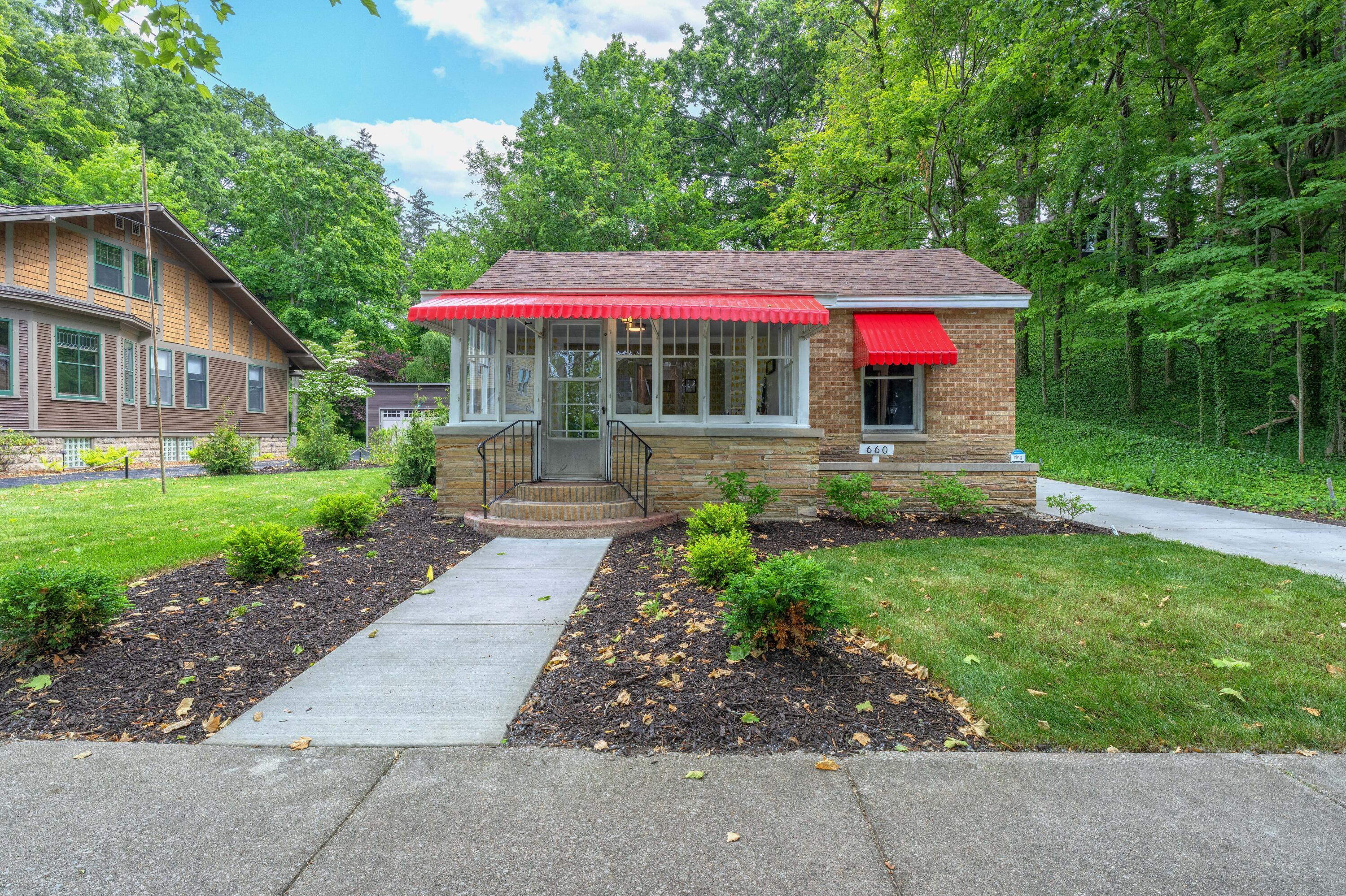 Image 2: Lake_St_660-1