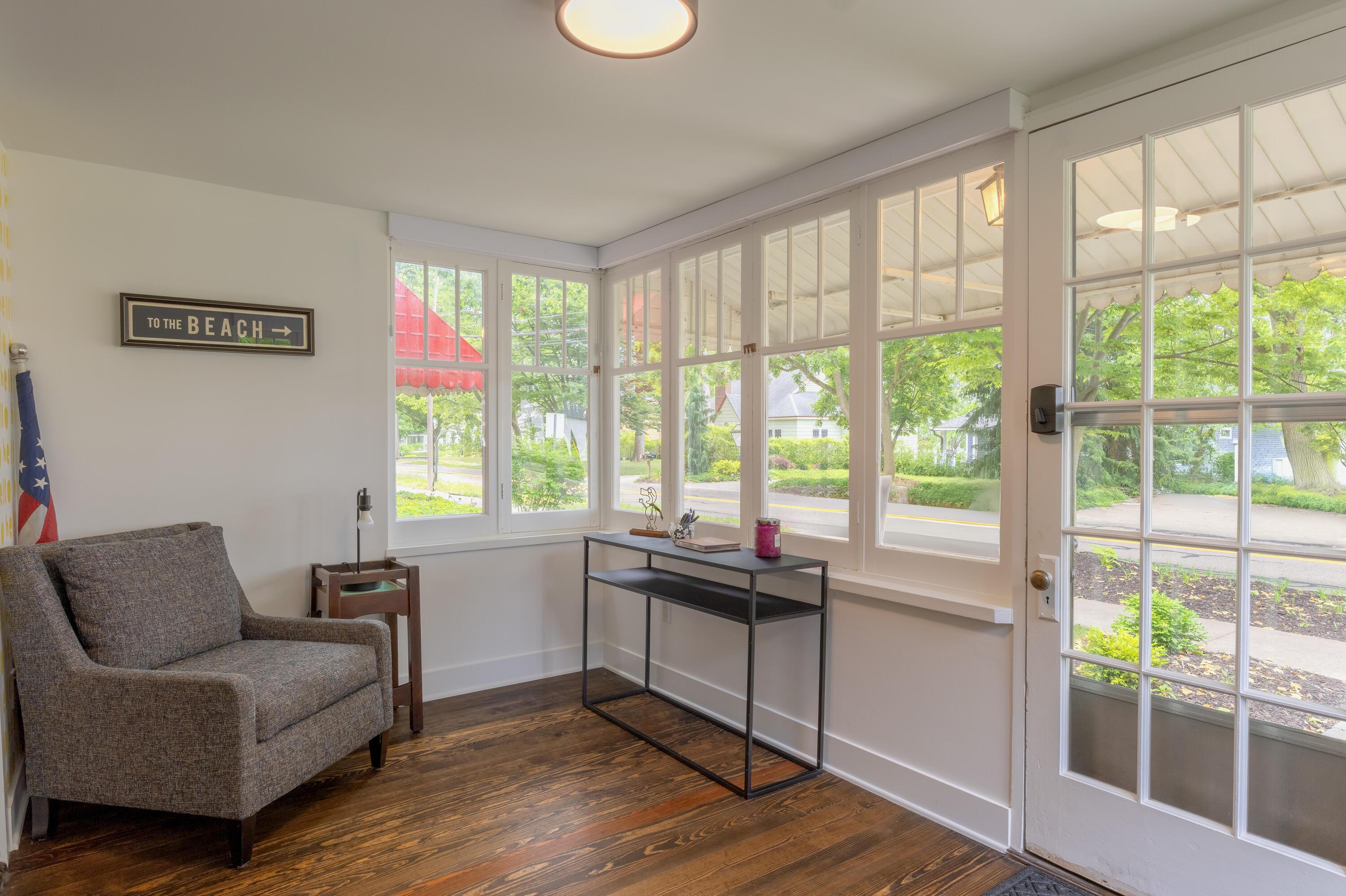 Image 4: Lake_St_660-5