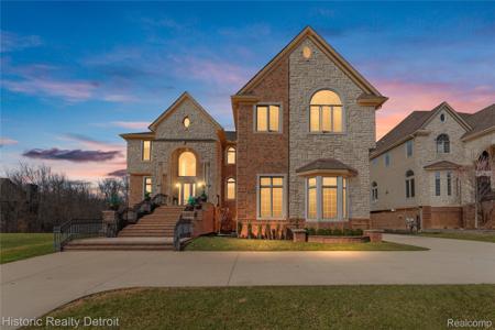 5695 N Branford Drive