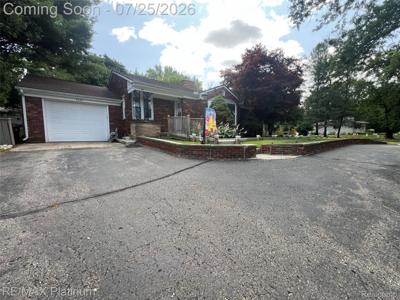 6725 Laurelton