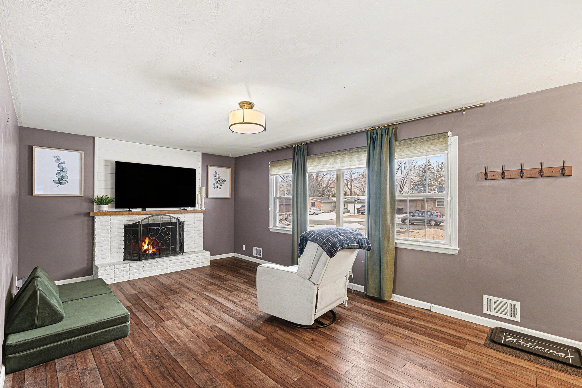 Image 3: 004_file_185