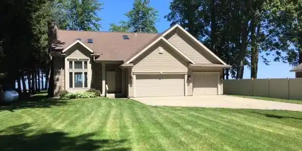 6191 LAKEVIEW Drive