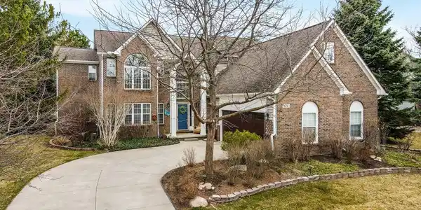 539 BAY POINTE Drive