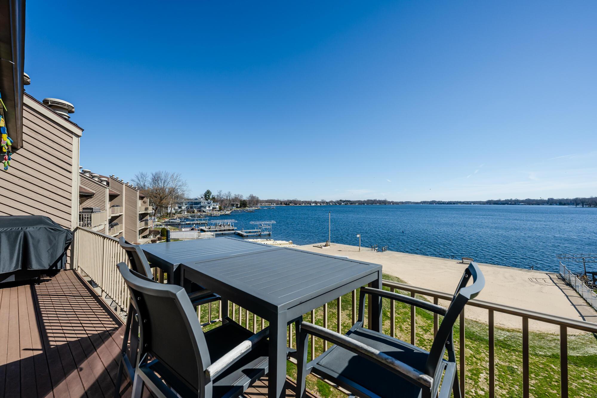 Image 2: Paw Paw Lake 16-128