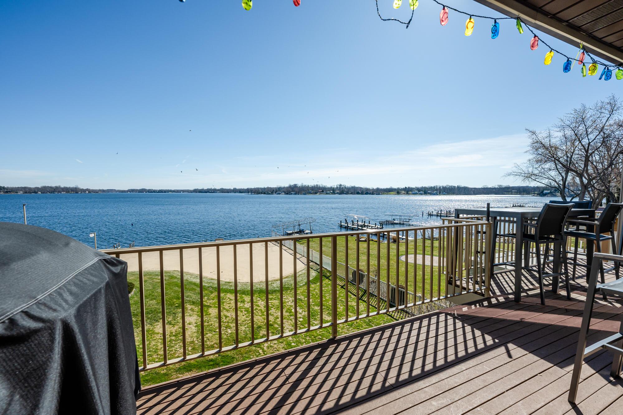 Image 3: Paw Paw Lake 16-127 (1)