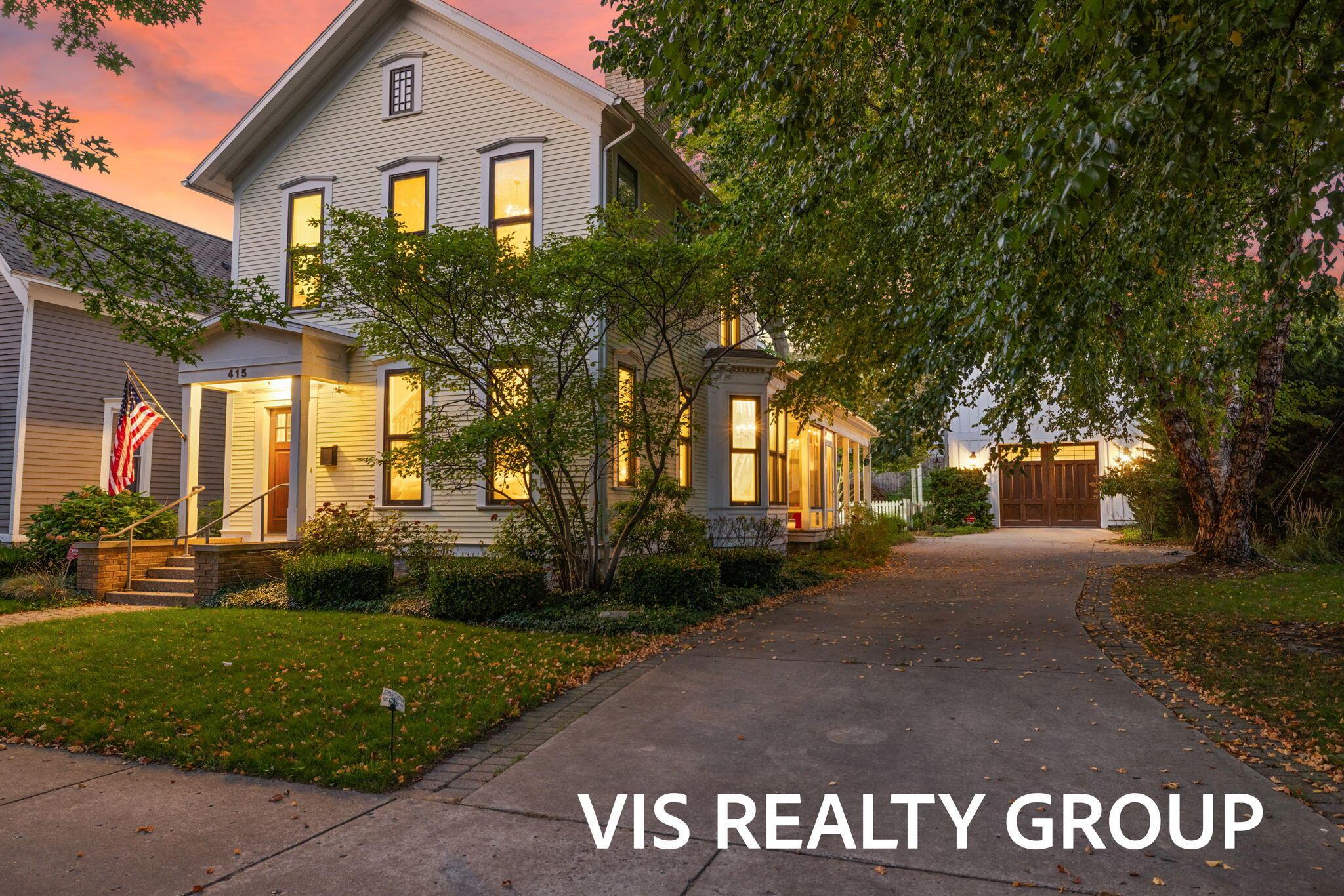 Image 1: 105-web-or-mls-2R9A9873