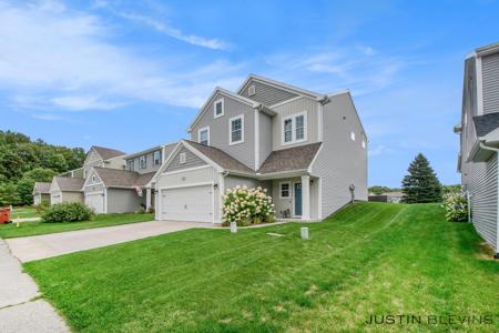 1352 Highland Hill