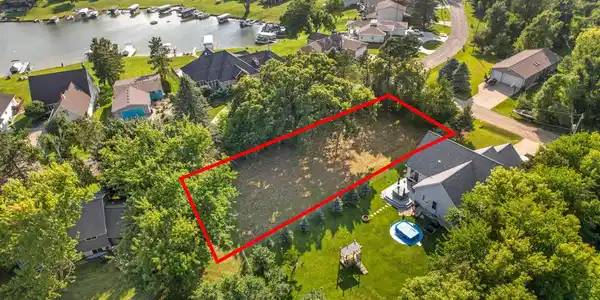 112 KINGSBURY Drive