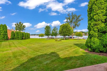 2235 N Long Lake Road