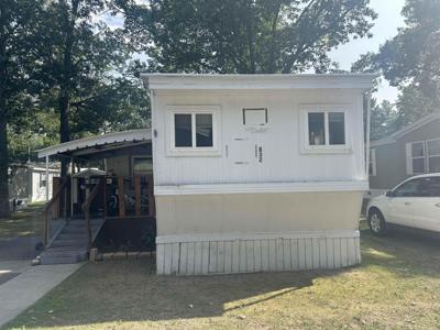 832 Manor Lane