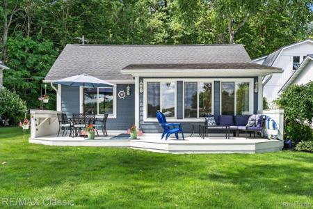 5286 Edgelake Drive