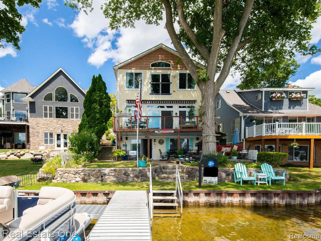 523 Central Drive, Lake Orion Vlg, MI lhrmls01275811