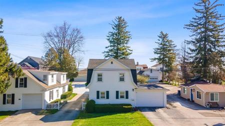 5300 Lakeshore