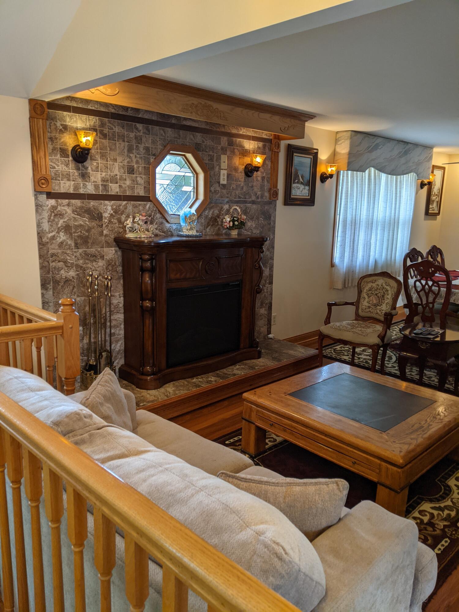 Image 2: Living Room