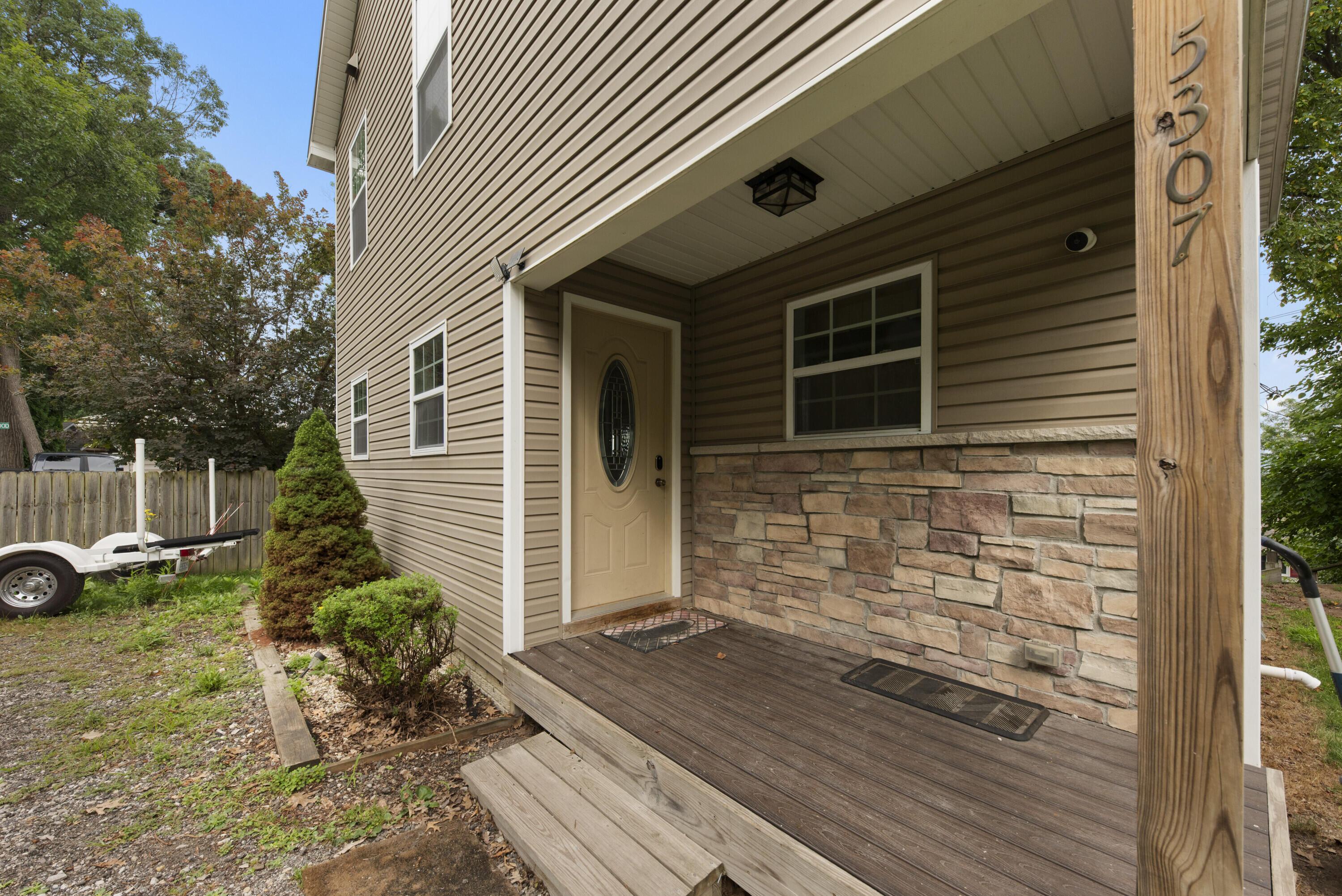 Image 4: Back Entry