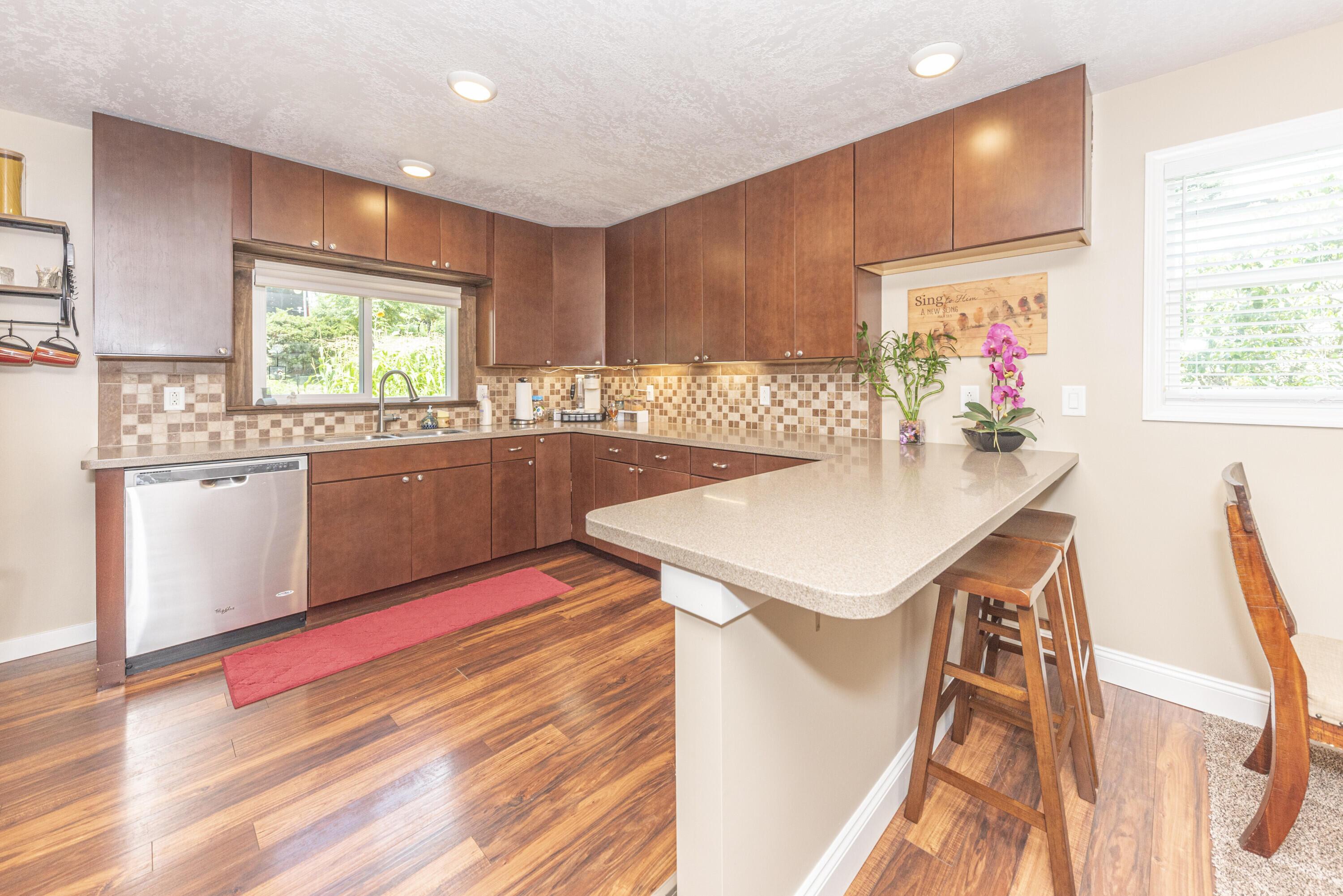 Image 3: 03 Kitchen 5