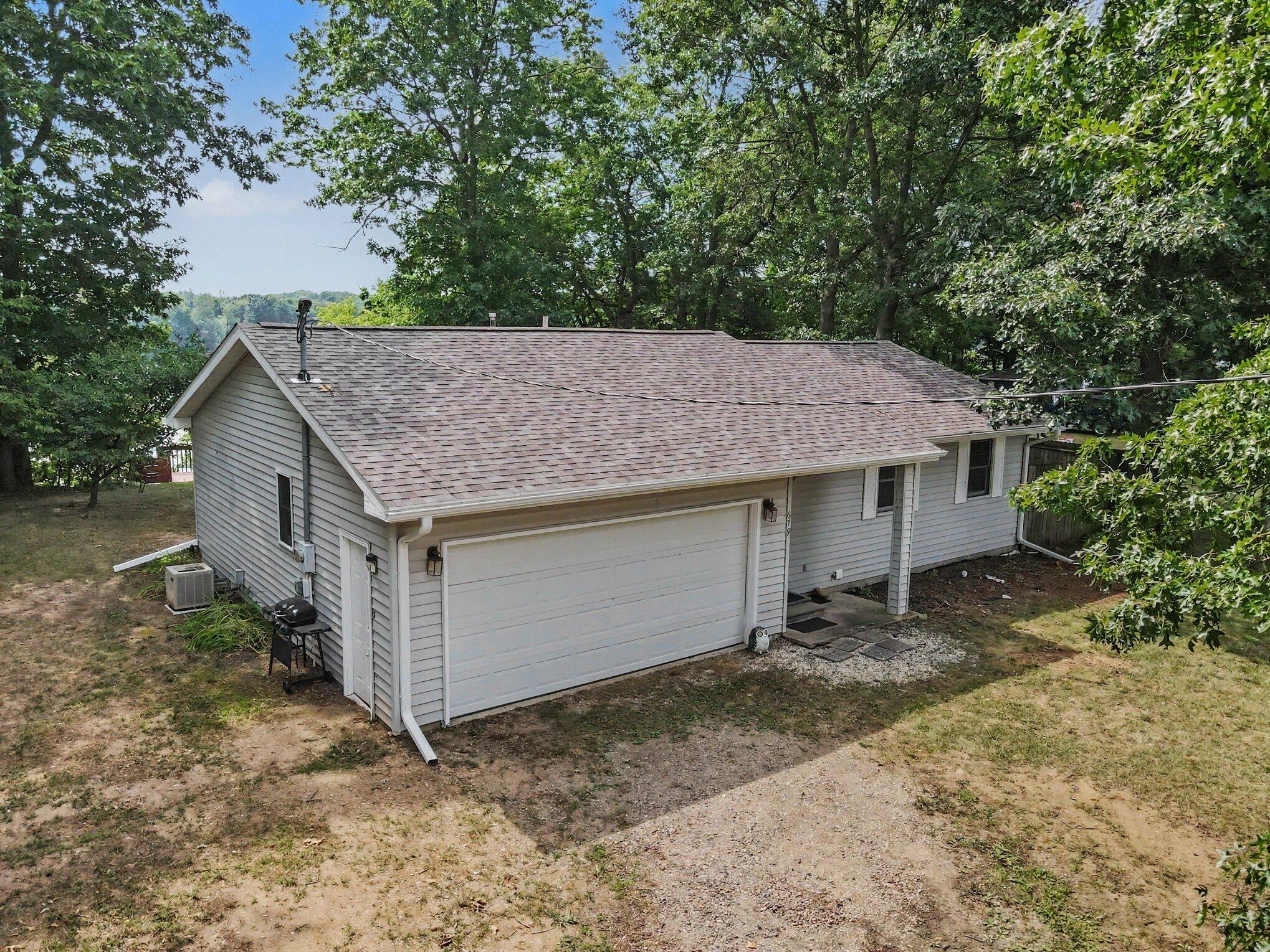Image 2: NEW ROOF!