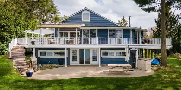 900 INDIANWOOD Road