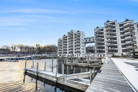 2964 Lakeshore Drive