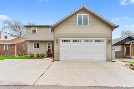 13516 Venetian Drive