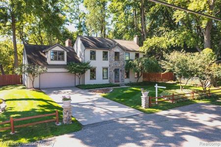 7335 Colony Drive