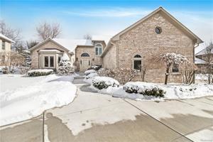 6835 Berry Pointe Drive