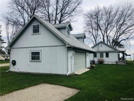 8231 Lakeshore Road