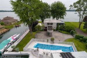 100 LOCKHAVEN LN