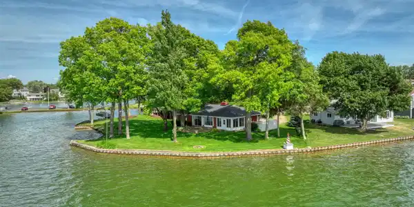 188 Hawthorne Drive