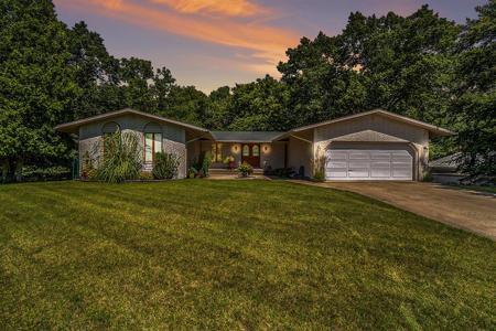 1940 Red Apple Road