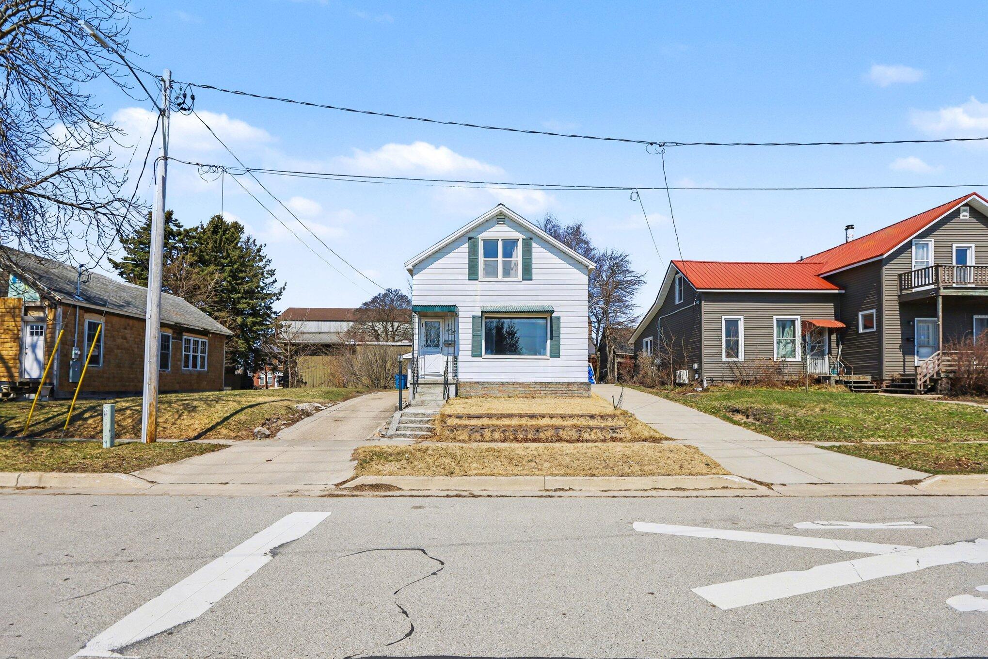 Image 2: 38 Lake Street