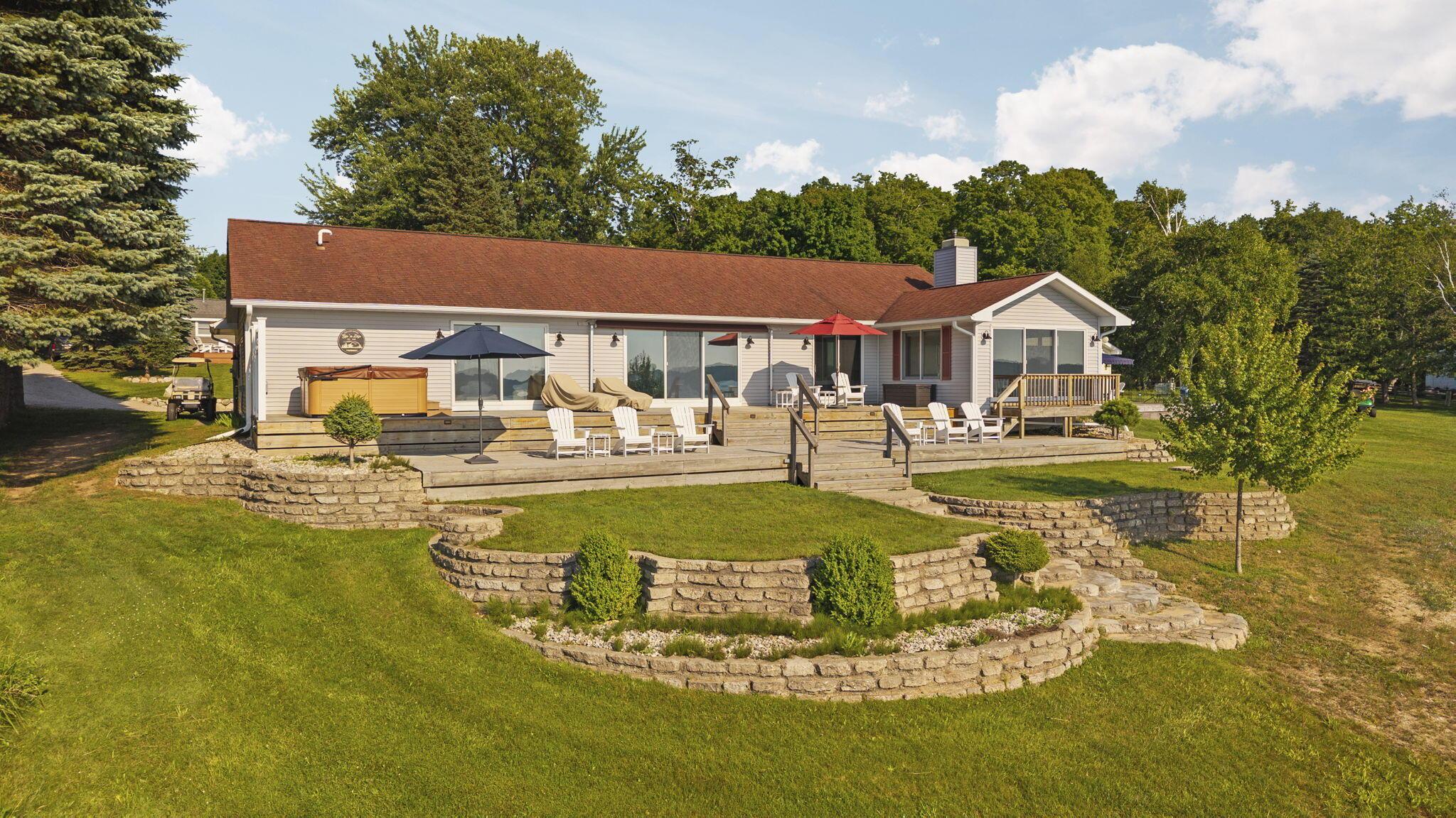 Image 1: 217-web-or-mls-DJI_20250727180450_0496_D