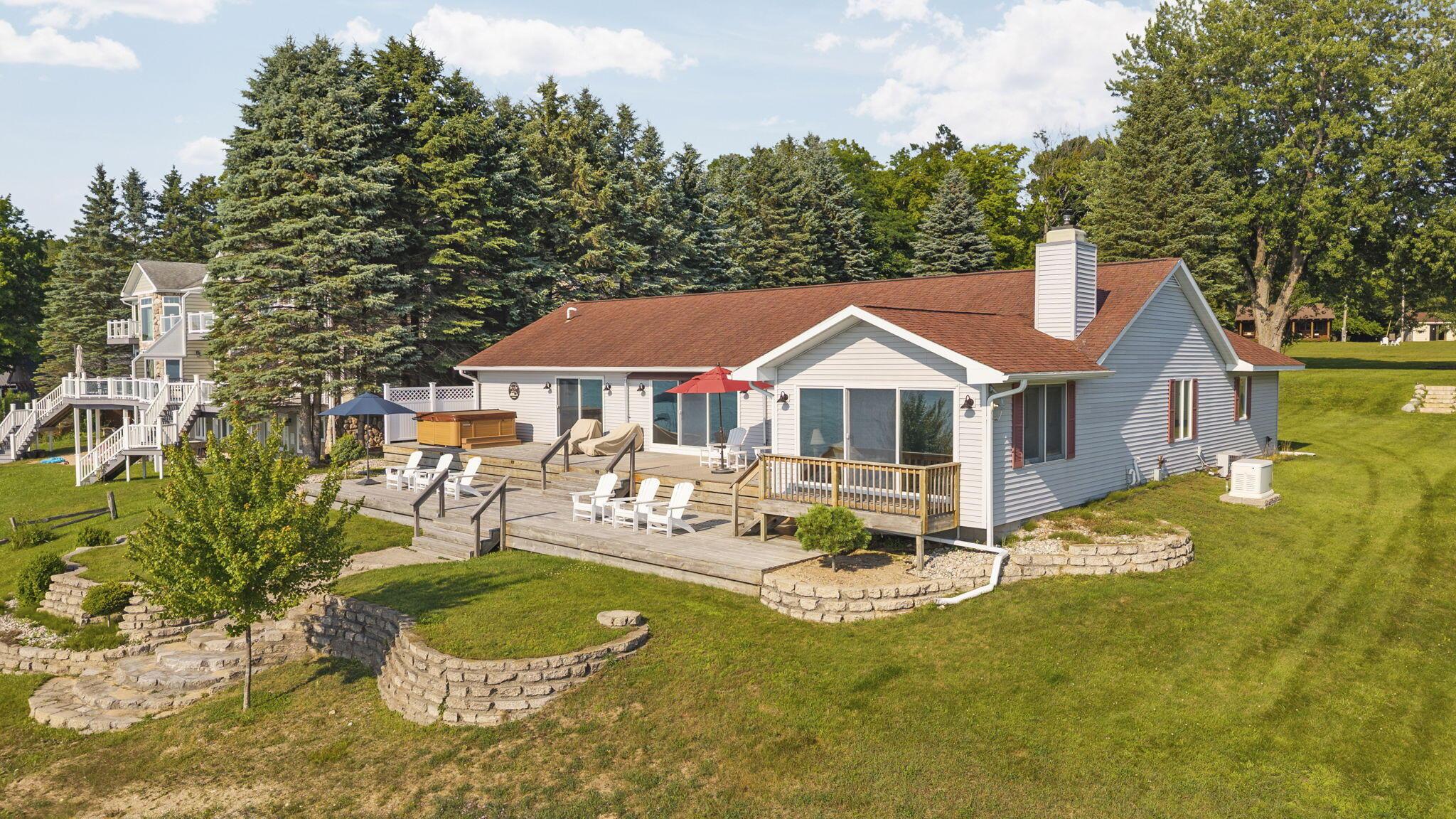 Image 2: 197-web-or-mls-DJI_20250727175209_0452_D