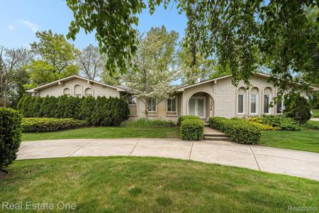 3079 RAVINEWOOD Drive
